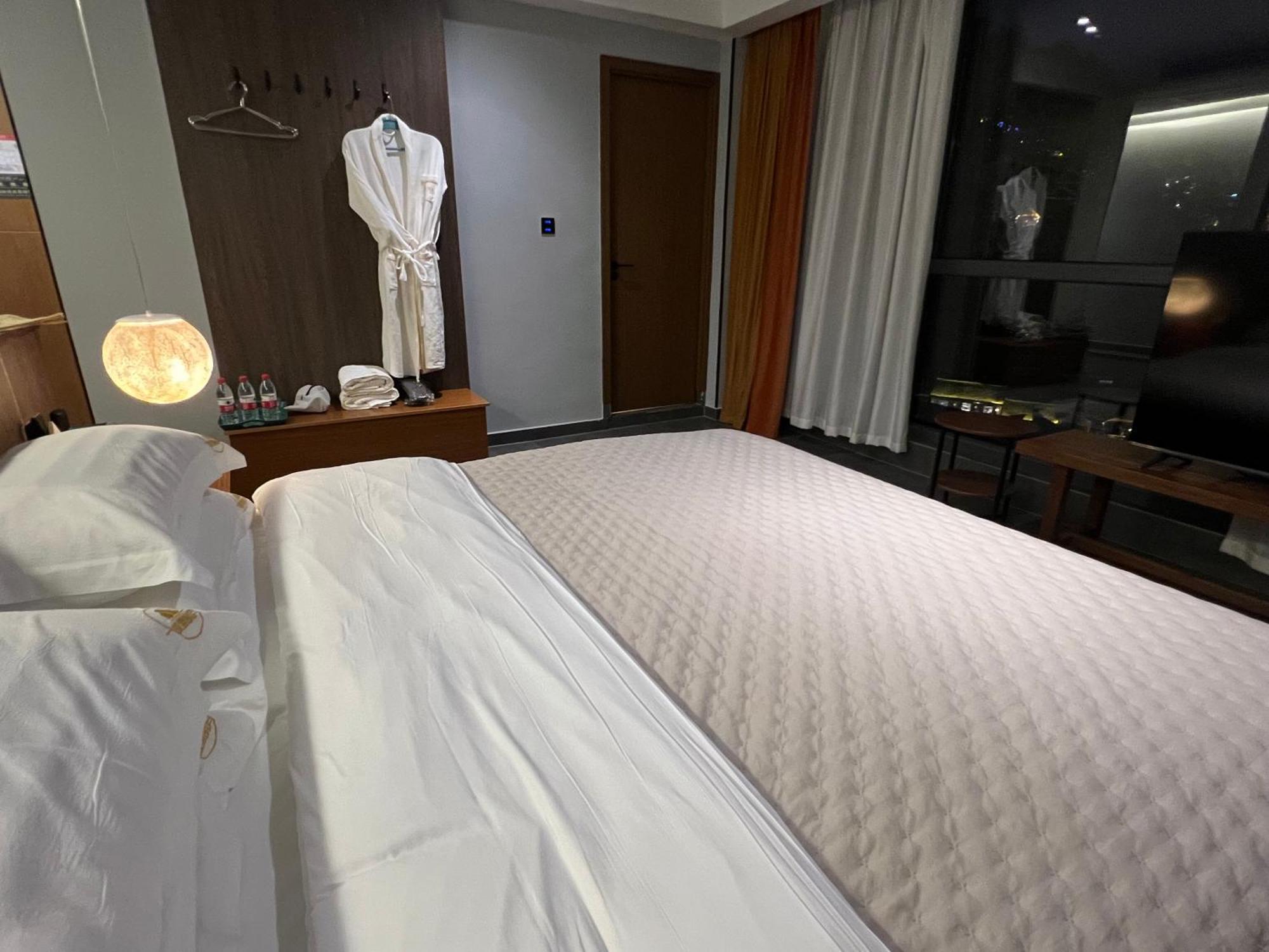 Phoenix Best River View B&B Fenghuang Esterno foto