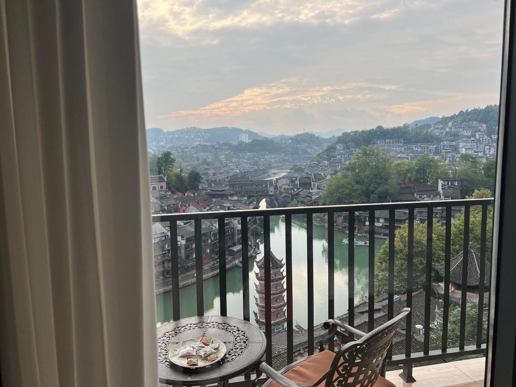 Phoenix Best River View B&B Fenghuang Esterno foto