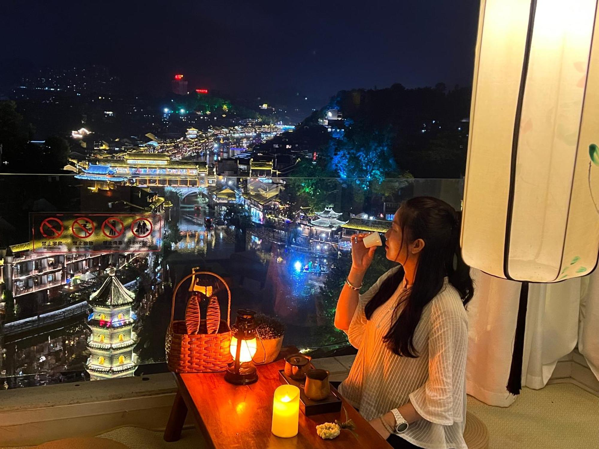 Phoenix Best River View B&B Fenghuang Esterno foto