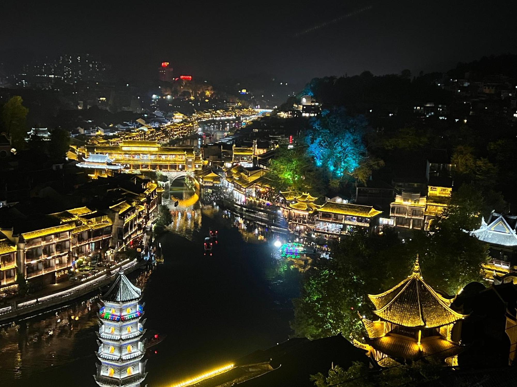 Phoenix Best River View B&B Fenghuang Esterno foto