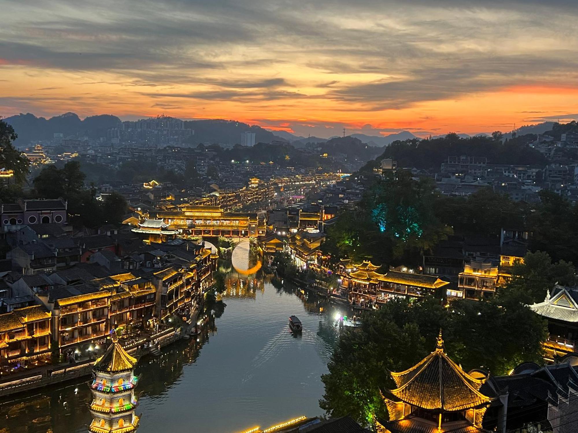 Phoenix Best River View B&B Fenghuang Esterno foto