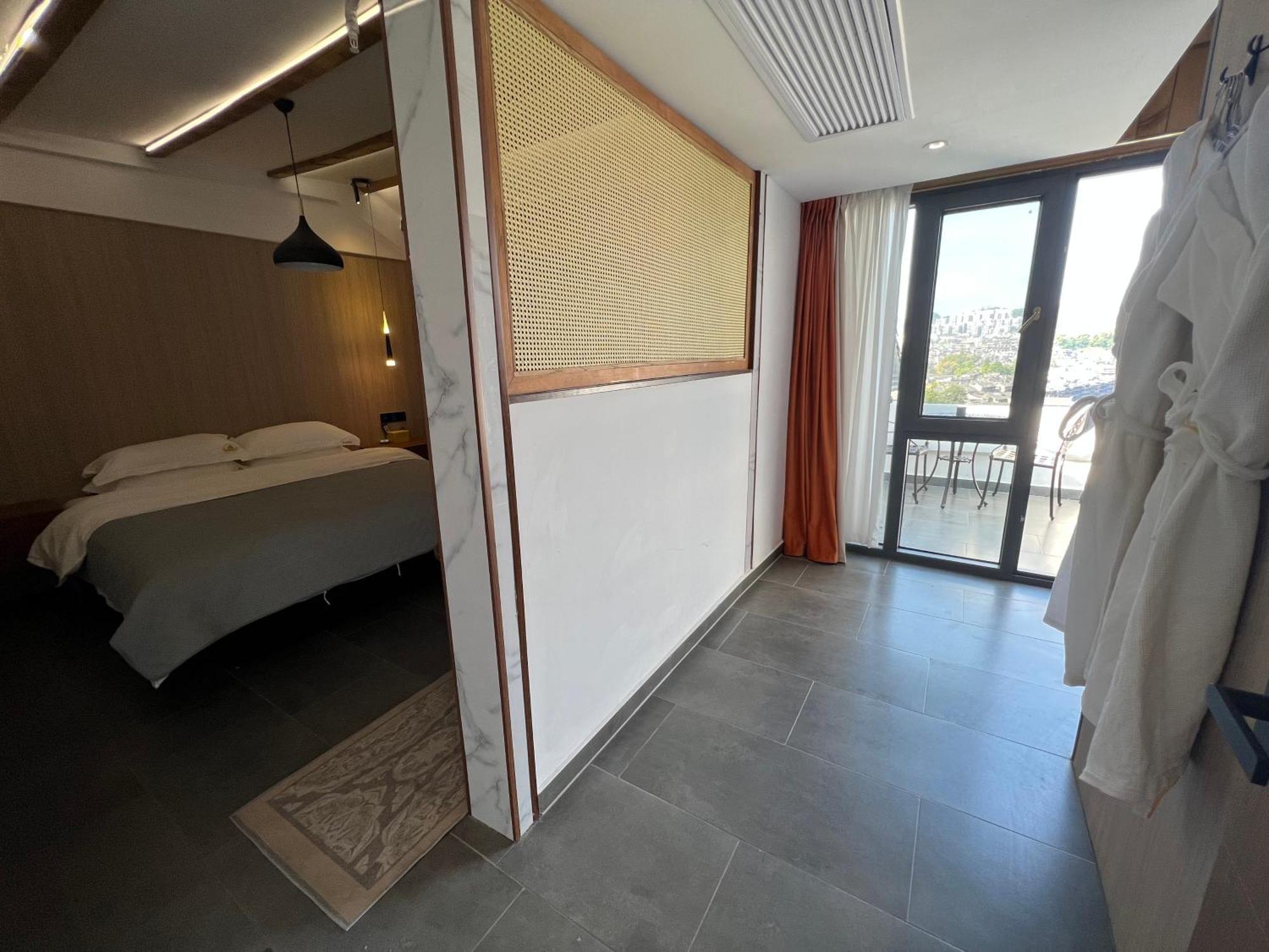 Phoenix Best River View B&B Fenghuang Esterno foto
