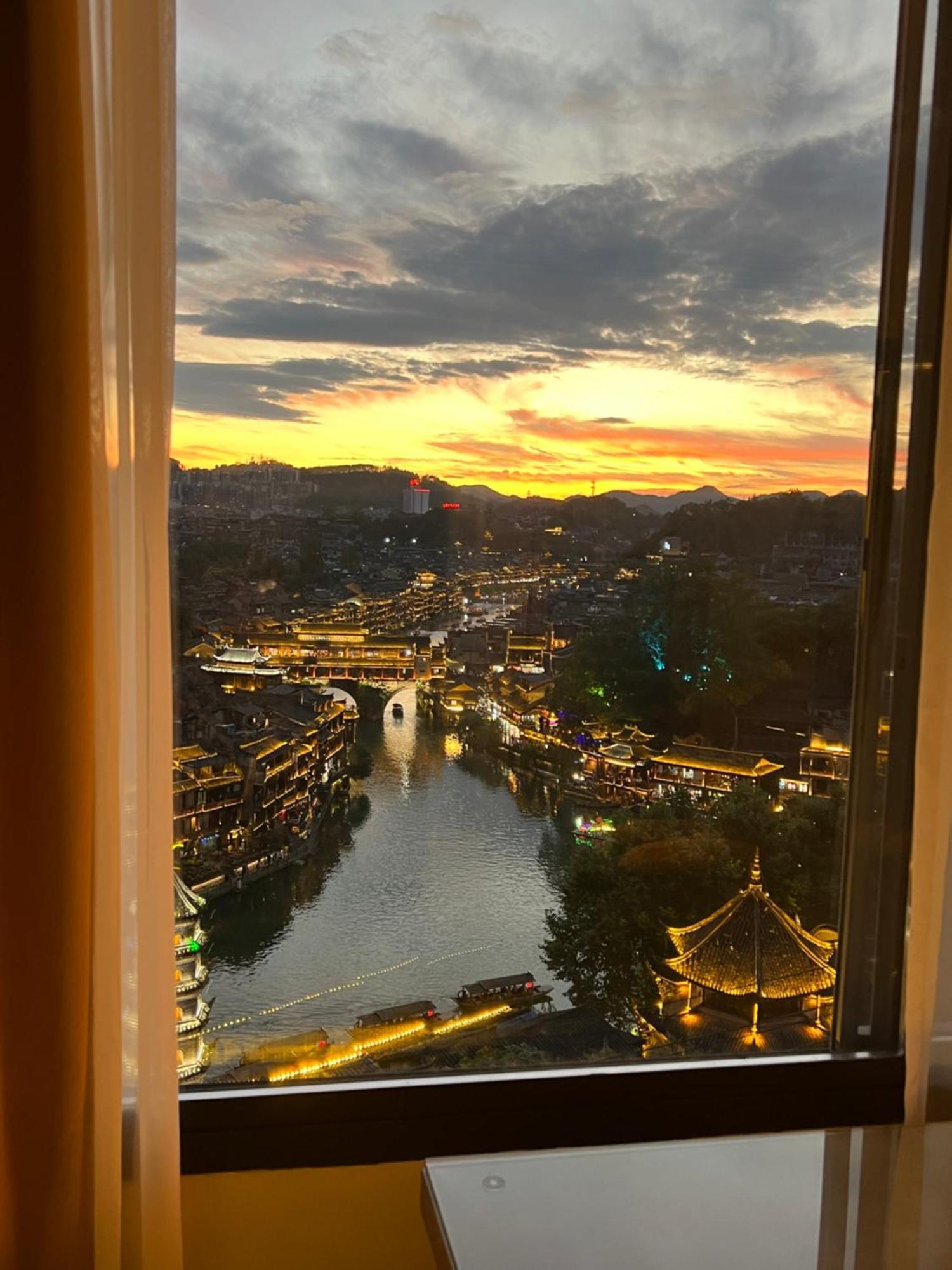 Phoenix Best River View B&B Fenghuang Esterno foto