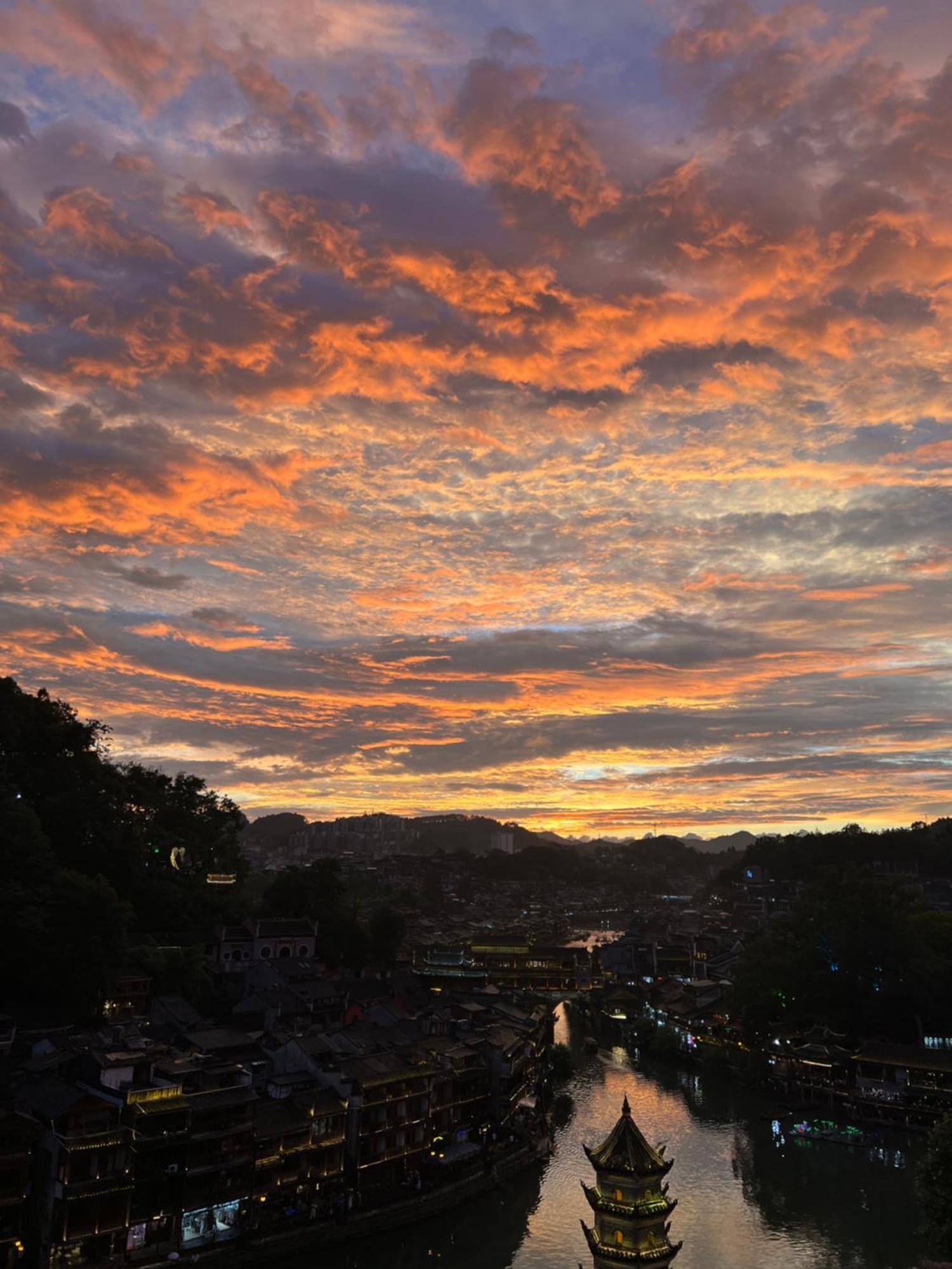 Phoenix Best River View B&B Fenghuang Esterno foto